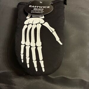 Eastwick Skeleton Oven Mitt